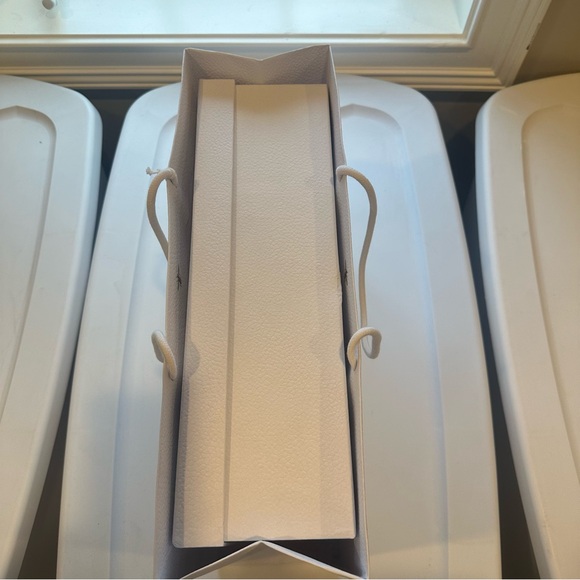 DIOR White Gift Box Set - includes box and shopping bag with ribbons - Picture 4 of 8